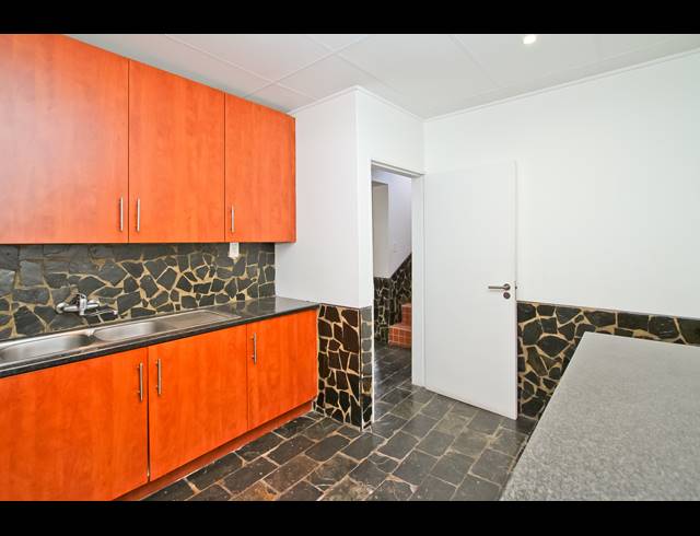 854M² BUILDING FOR SALE IN BRAMLEY